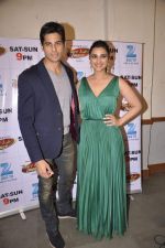 Parineeti Chopra, Sidharth Malhotra at the promotion of Hasee toh Phasee on the sets of DID in Famous, Mumbai on 20th Jan 2014